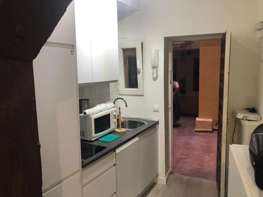 Apartamento Tesorito, Estudio Individual En Malasana, Bajo Pequeno En Calle Del Tesoro Madrid Exterior foto