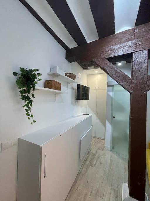 Apartamento Tesorito, Estudio Individual En Malasana, Bajo Pequeno En Calle Del Tesoro Madrid Exterior foto