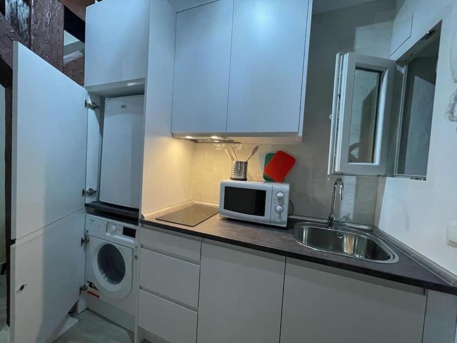 Apartamento Tesorito, Estudio Individual En Malasana, Bajo Pequeno En Calle Del Tesoro Madrid Exterior foto